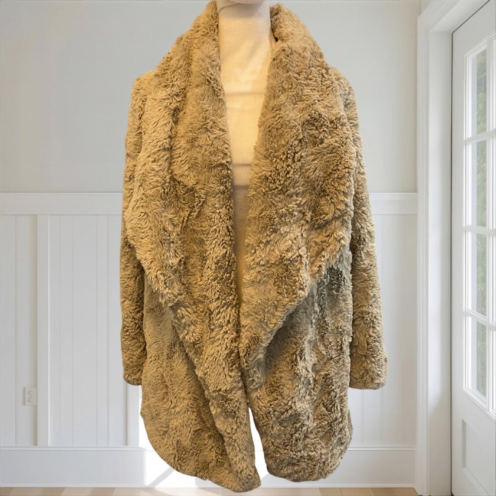 NWT JACK BY BB DAKOTA Women's Oatmeal Faux Fur Shawl Coat XS Extremely Soft - Picture 2 of 11